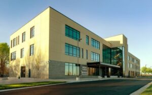 Portrait of the north facade of the college building.